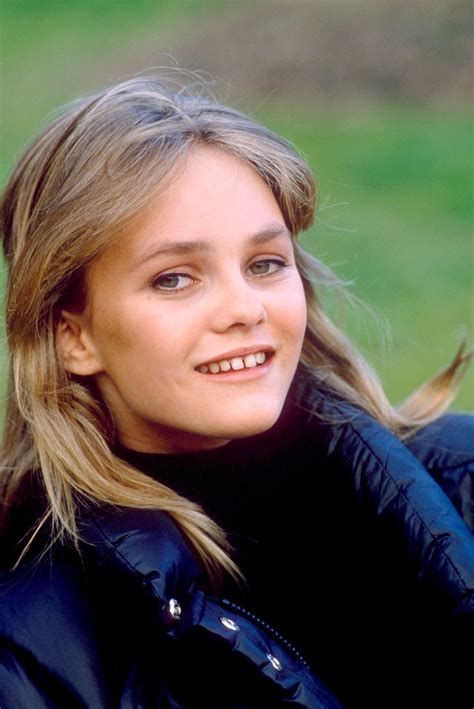 Vanessa Paradis (@vanessaparadisjeune) .